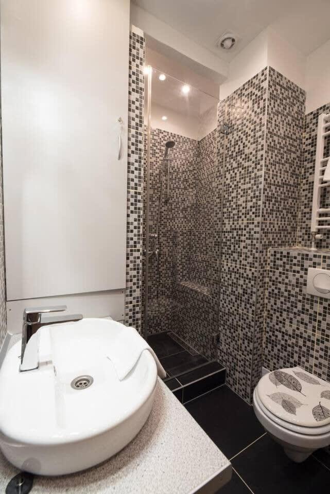 Ultra Central Large Home With Ac And Balcony Budapest Esterno foto