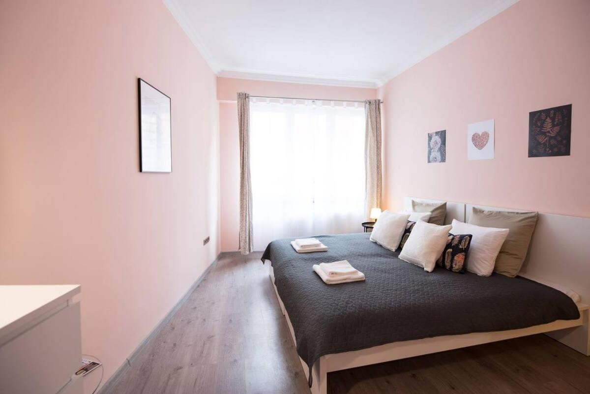 Ultra Central Large Home With Ac And Balcony Budapest Esterno foto