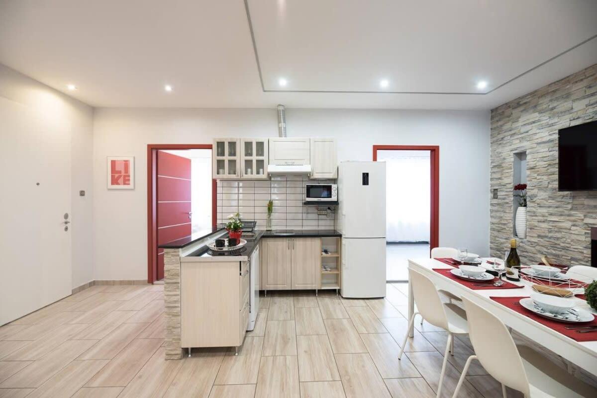 Ultra Central Large Home With Ac And Balcony Budapest Esterno foto