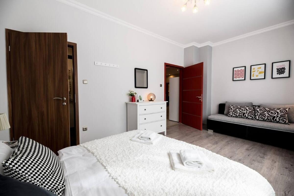 Ultra Central Large Home With Ac And Balcony Budapest Esterno foto
