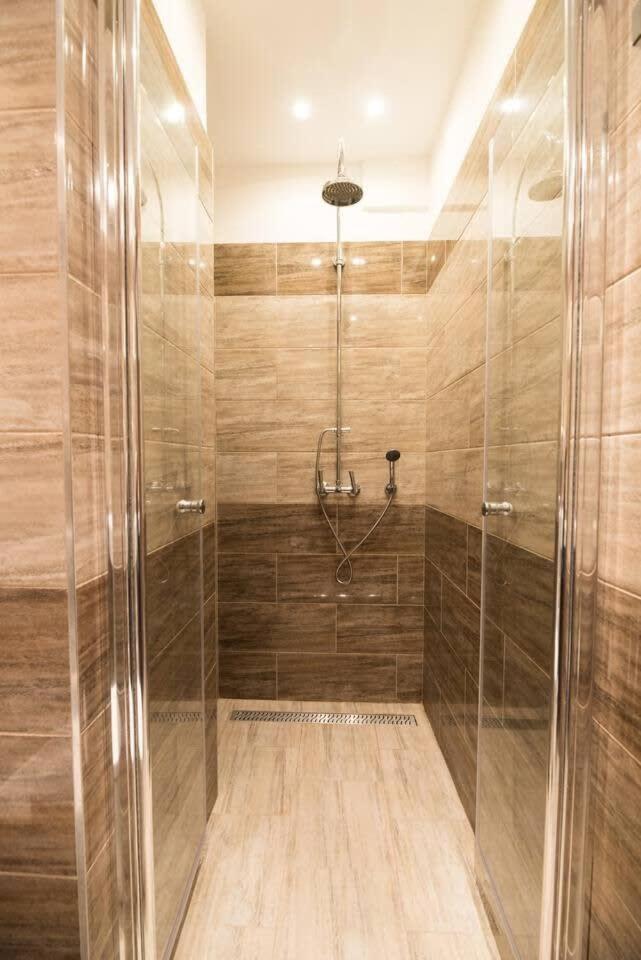 Ultra Central Large Home With Ac And Balcony Budapest Esterno foto