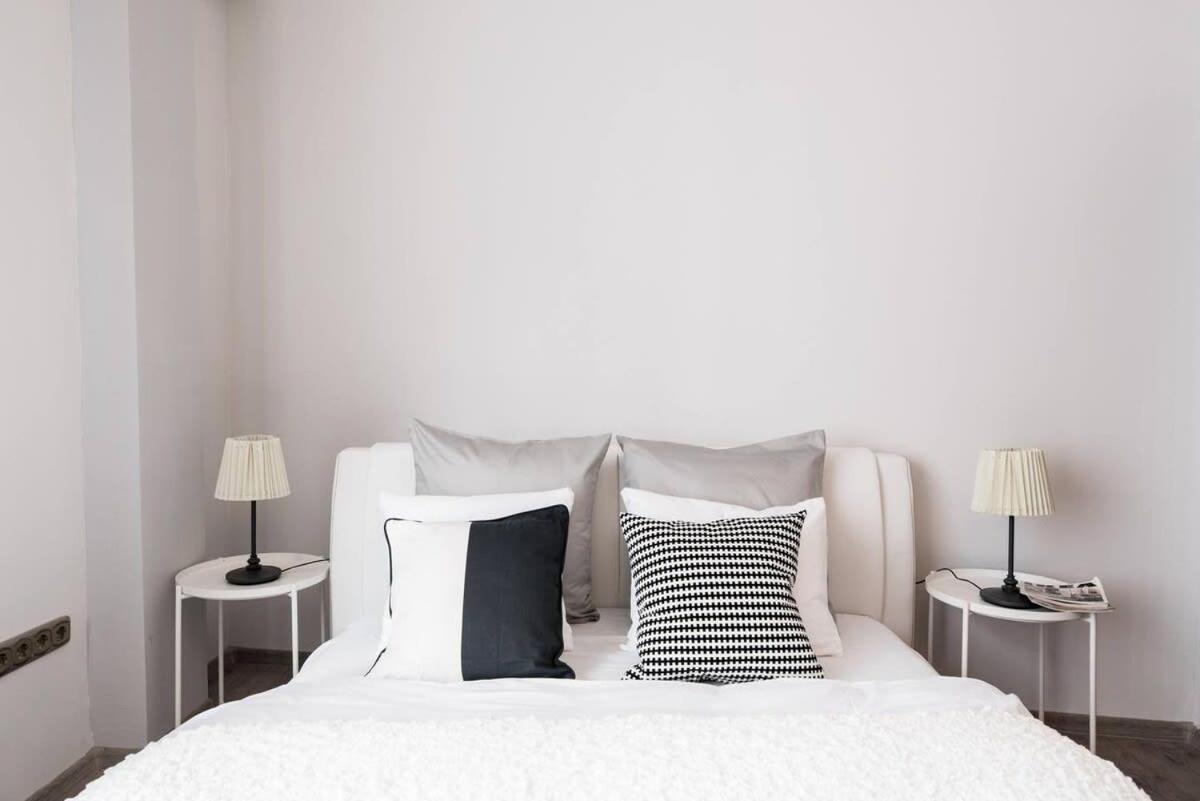 Ultra Central Large Home With Ac And Balcony Budapest Esterno foto