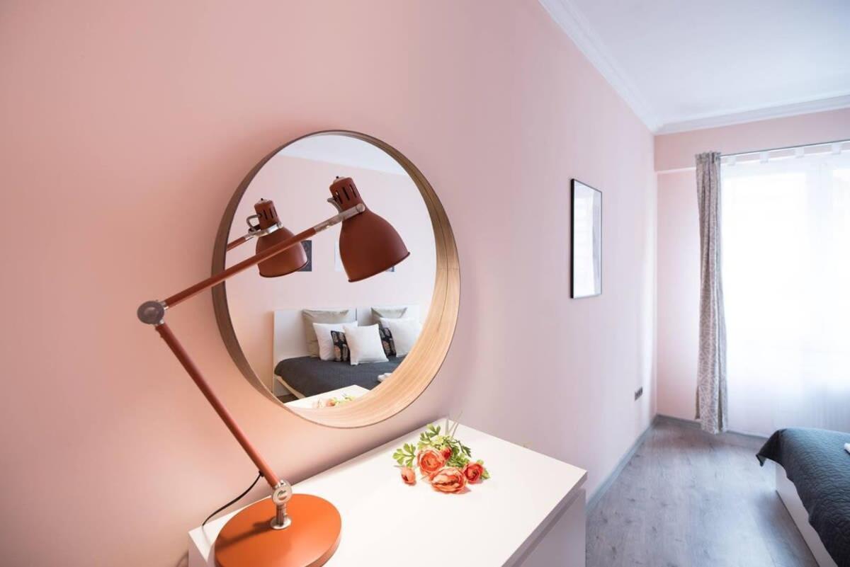 Ultra Central Large Home With Ac And Balcony Budapest Esterno foto