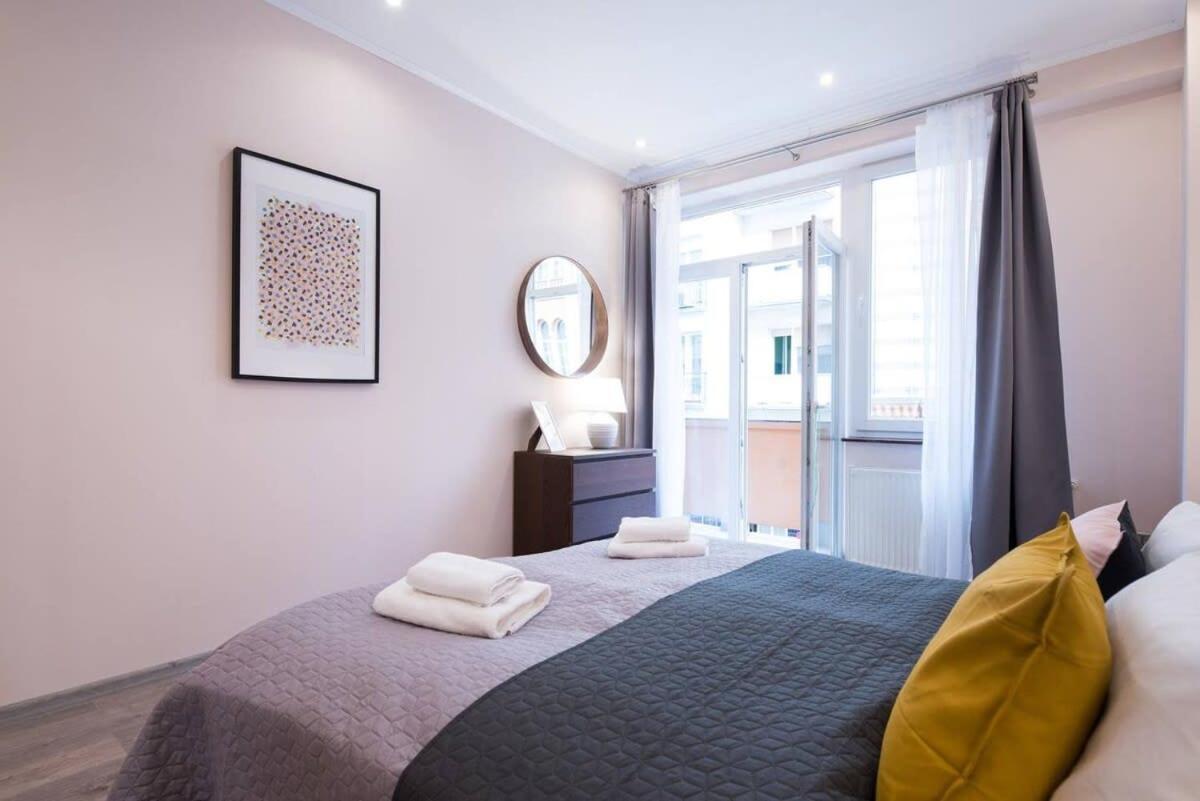 Ultra Central Large Home With Ac And Balcony Budapest Esterno foto