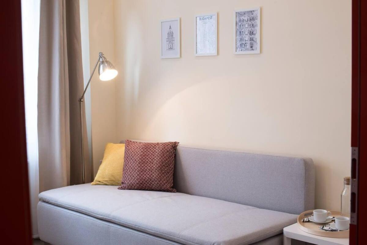 Ultra Central Large Home With Ac And Balcony Budapest Esterno foto