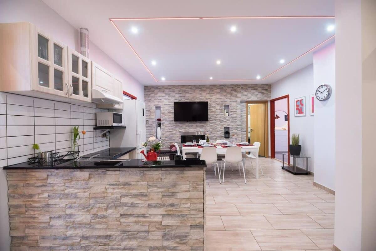 Ultra Central Large Home With Ac And Balcony Budapest Esterno foto
