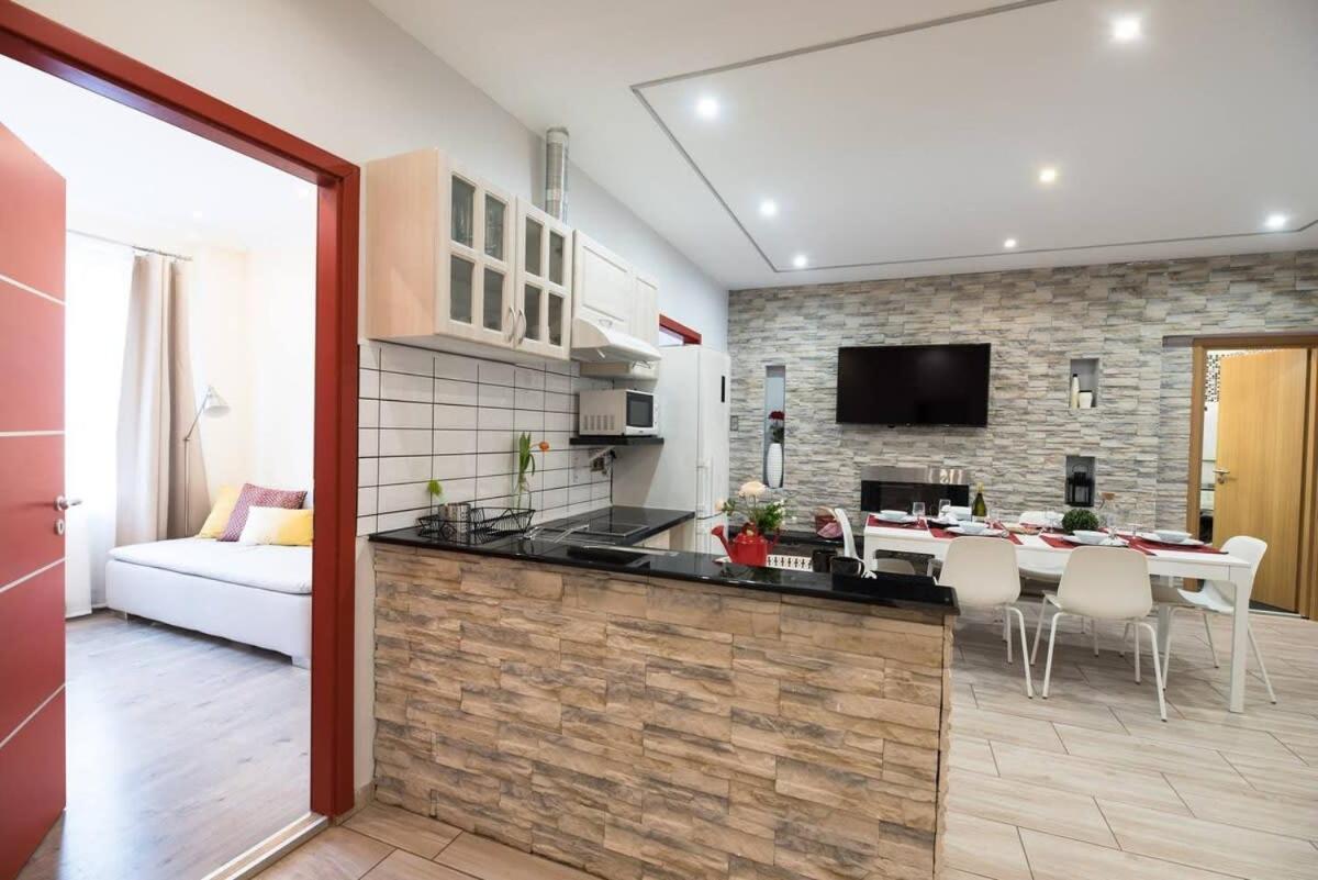 Ultra Central Large Home With Ac And Balcony Budapest Esterno foto