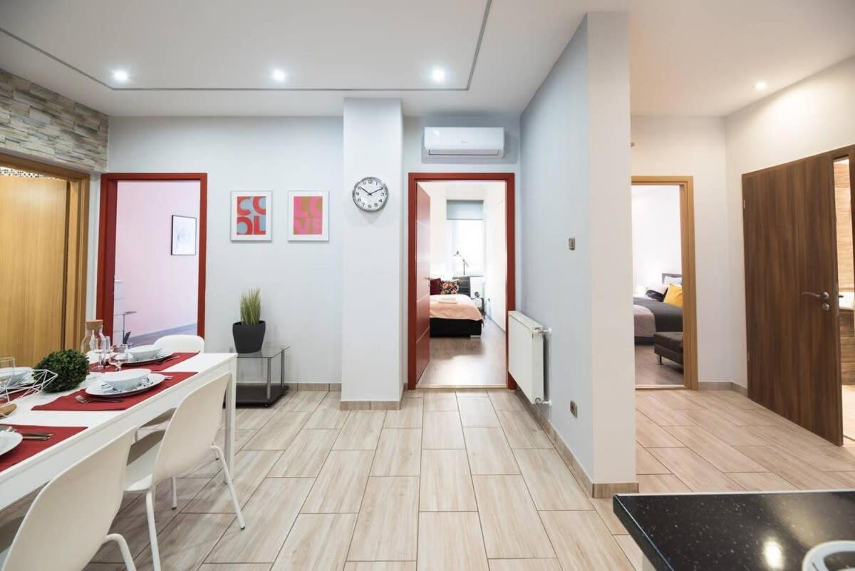Ultra Central Large Home With Ac And Balcony Budapest Esterno foto