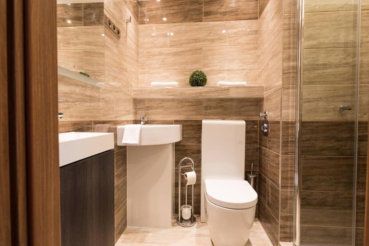 Ultra Central Large Home With Ac And Balcony Budapest Esterno foto