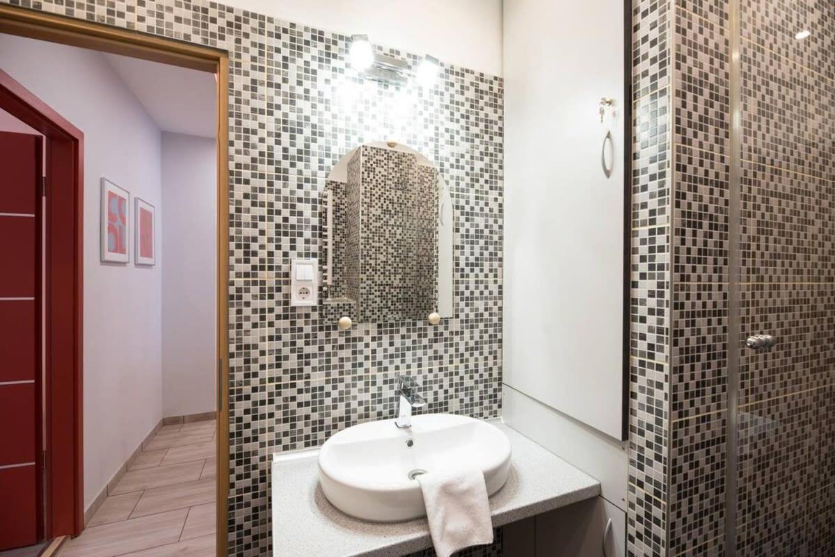 Ultra Central Large Home With Ac And Balcony Budapest Esterno foto