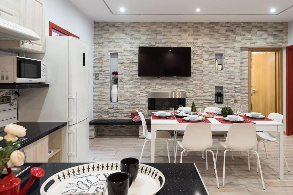 Ultra Central Large Home With Ac And Balcony Budapest Esterno foto