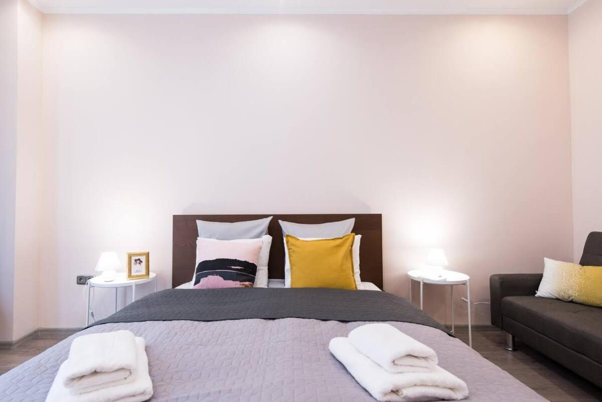 Ultra Central Large Home With Ac And Balcony Budapest Esterno foto