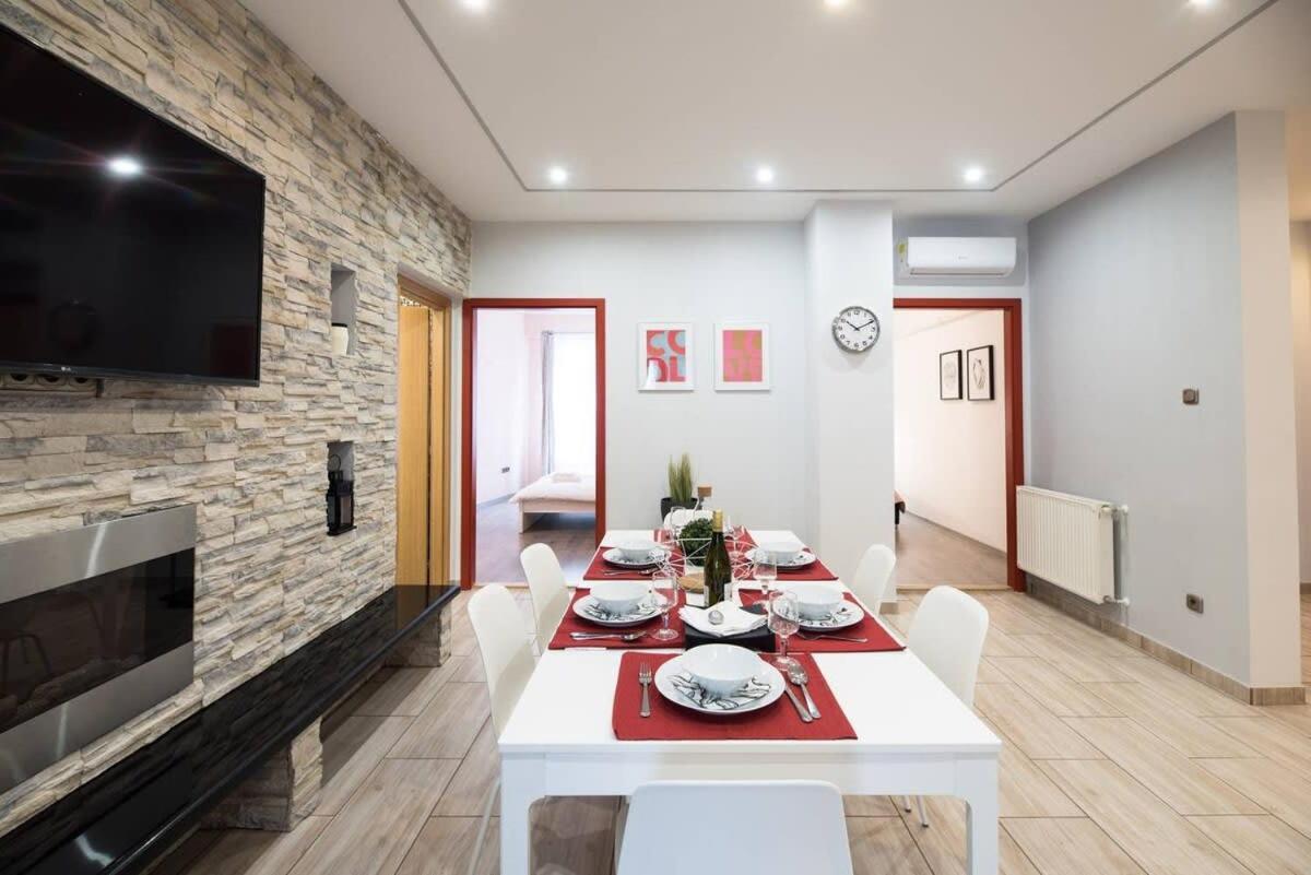 Ultra Central Large Home With Ac And Balcony Budapest Esterno foto