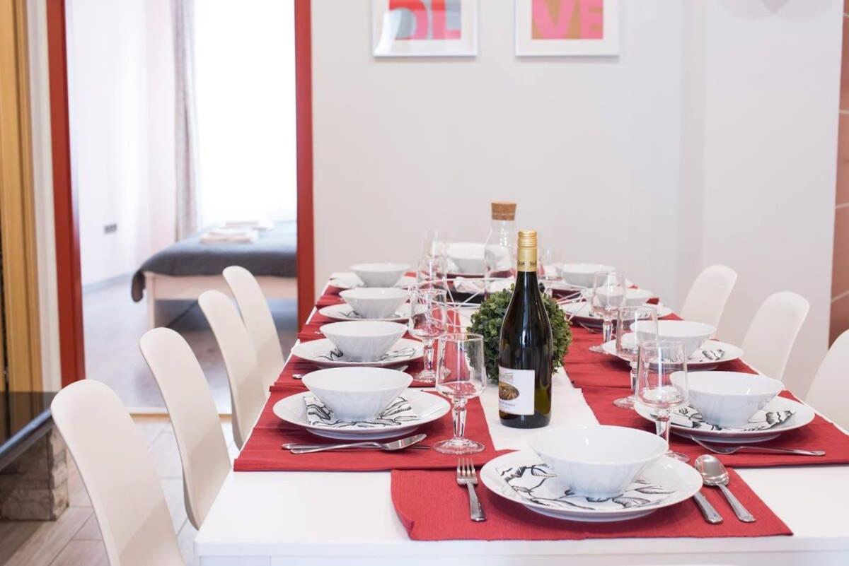 Ultra Central Large Home With Ac And Balcony Budapest Esterno foto